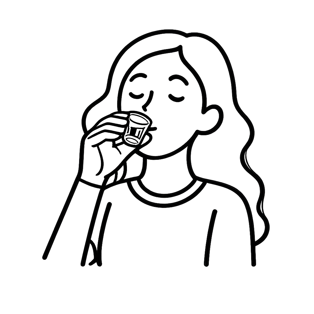 酵素ドリンクを飲んでいる女性／AMUBELLE／アンベル